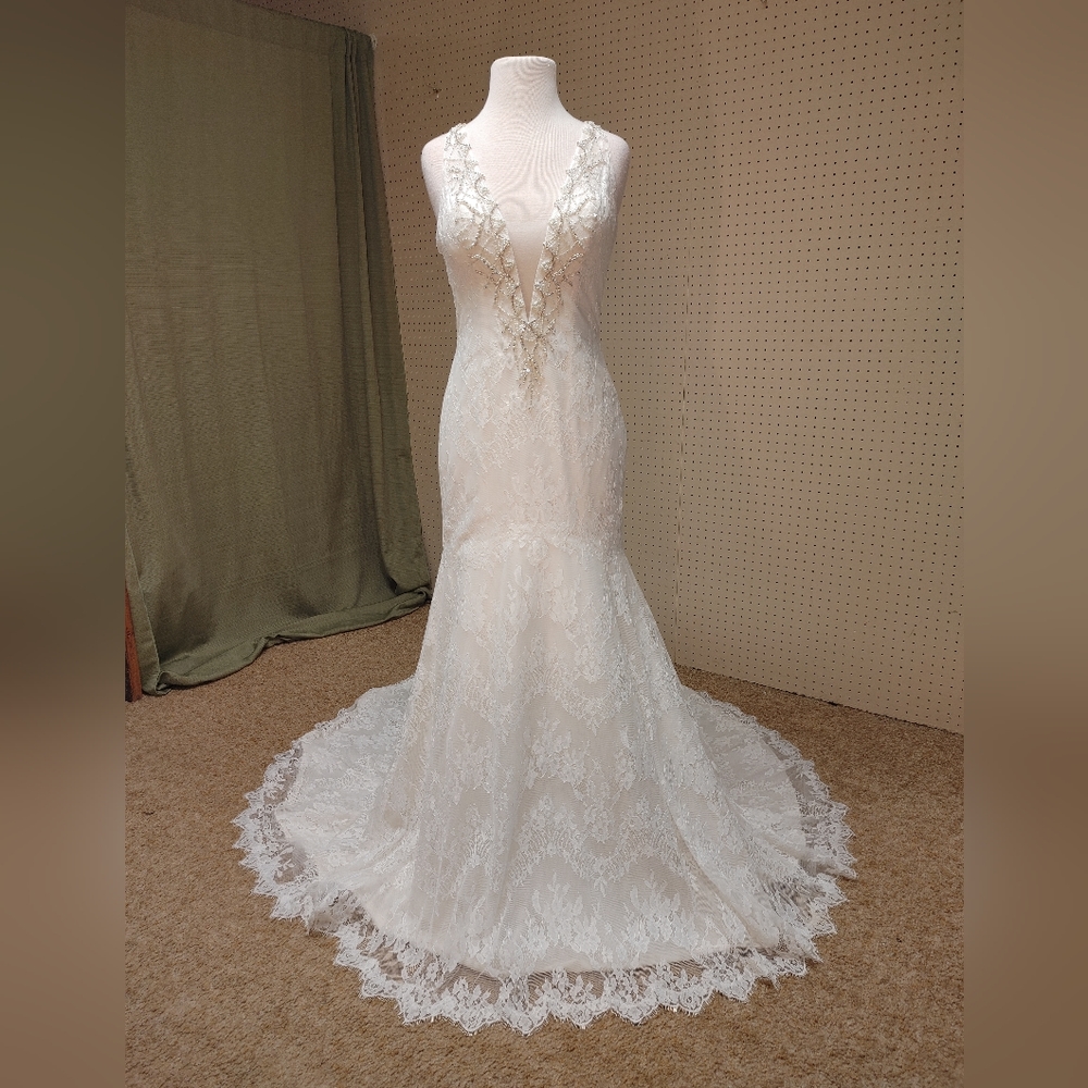 Fiore Couture size 8 wedding gown Ivory